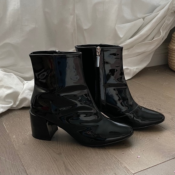 Urban Outfitters faux patent leather booties - Picture 2 of 3